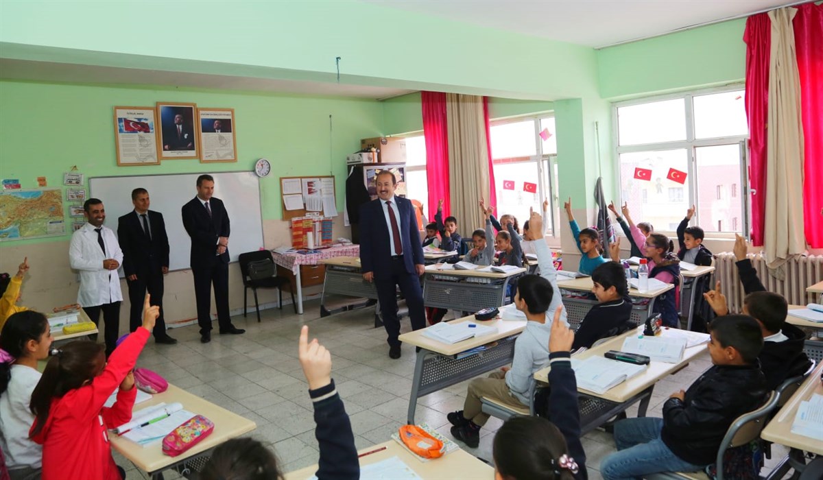 Vali Ali Hamza Pehlivan, Mehmet Emin Acar İlkokulu’nu Ziyaret Etti