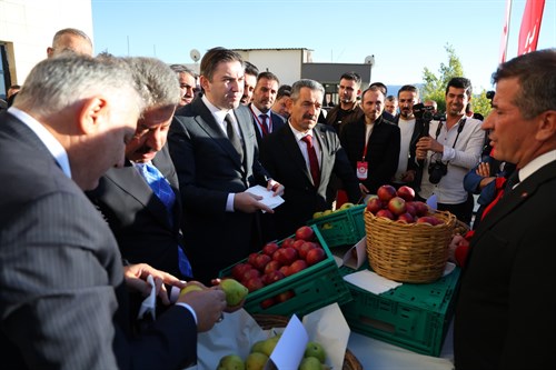 Valimiz Sayın Birol Ekici Şırnak Öğretmenevi Bahçesinde Coğrafi İşaretli Yerel Ürünlerin Tanıtımı İçin Kurulan Tanıtım Standını Gezdi