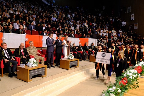 Valimiz Birol Ekici Şırnak Üniversitesi 2024-2025 Akademik Yılı Mezuniyet Töreni'ne Katıldı
