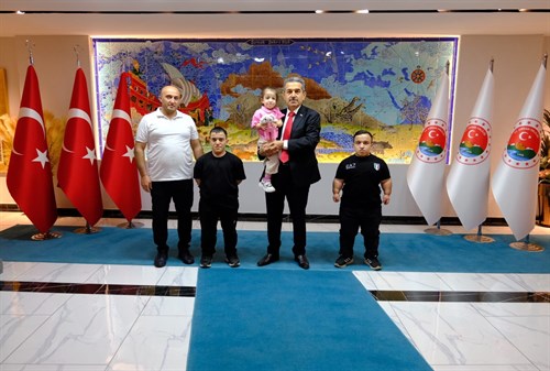 Valimiz Birol Ekici hafta Sonu Mesaisinde Kıymetli Vatandaşlarımızla Bir Araya Gelerek Taleplerini Dinledi
