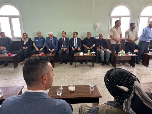 Valimiz Birol Ekici Merhume Azime Sibel Nesrin ve Ceylan Aytaş’ın Mekke Cami Taziye Evinde Düzenlenen Taziyesine Katıldı
