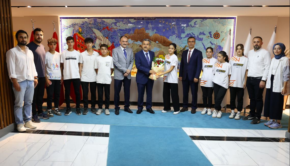 Gazipaşa Ortaokulu kafilesi, kendilerine verdiği destekten dolayı Valimiz Birol Ekici’ye teşekkür ziyaretinde bulundu