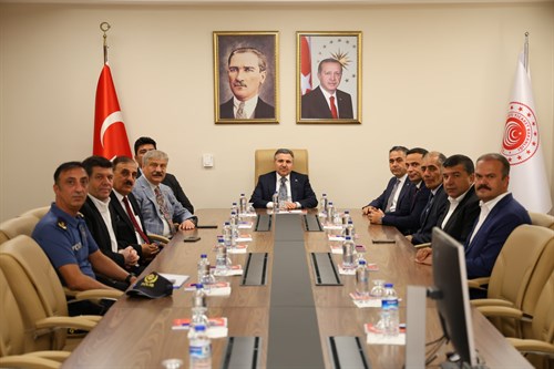 Valimiz Sayın Cevdet Atay başkanlığında, Habur Sınır Kapısı Genel İşleyiş ve Güvenlik konuları İle İlgili Değerlendirme toplantısı gerçekleştirildi.