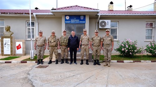 Valimiz Sayın Osman Bilgin,  İdil iİçesi Mağaraköy Jandarma Karakol Komutanlığını Ziyaret Etti