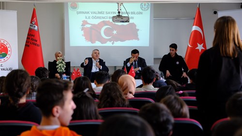 Valimiz Sayın Osman Bilgin, Silopi Senan İdin Fen Lisesinde Gençlik Buluşması Kapsamında Gençler ile Bir Araya Gelerek Sohbet Etti